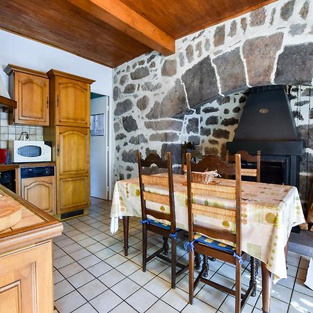 Beautiful Villa In The Parc Des Volcans D Auvergne Vic-sur-Cère Exteriér fotografie