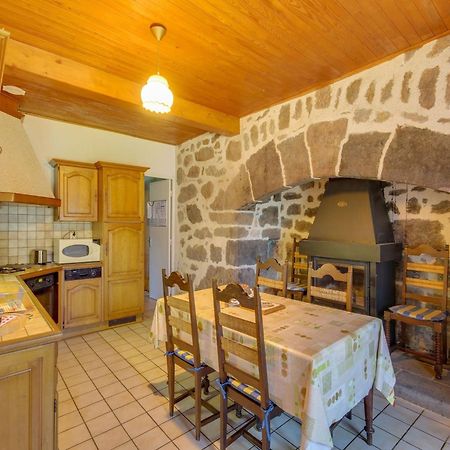 Beautiful Villa In The Parc Des Volcans D Auvergne Vic-sur-Cère Exteriér fotografie
