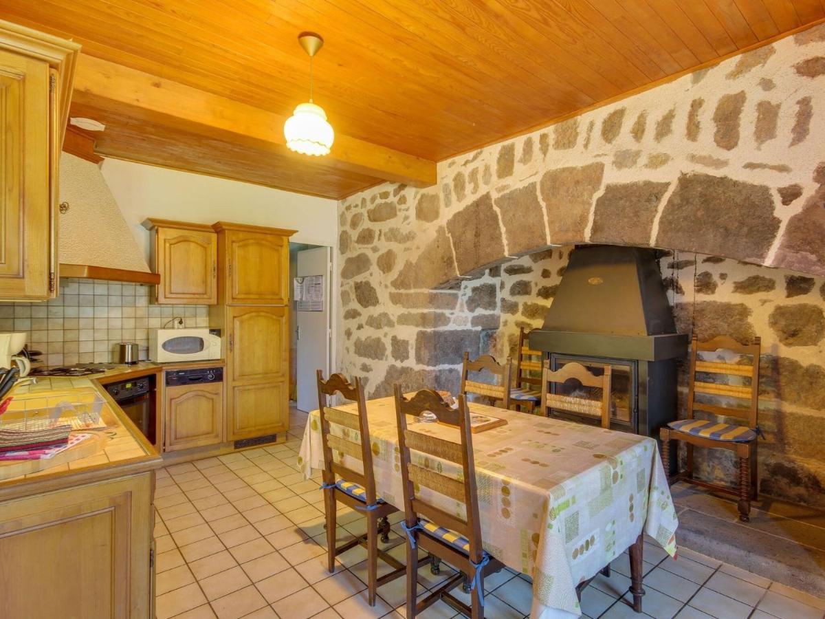 Beautiful Villa In The Parc Des Volcans D Auvergne Vic-sur-Cère Exteriér fotografie