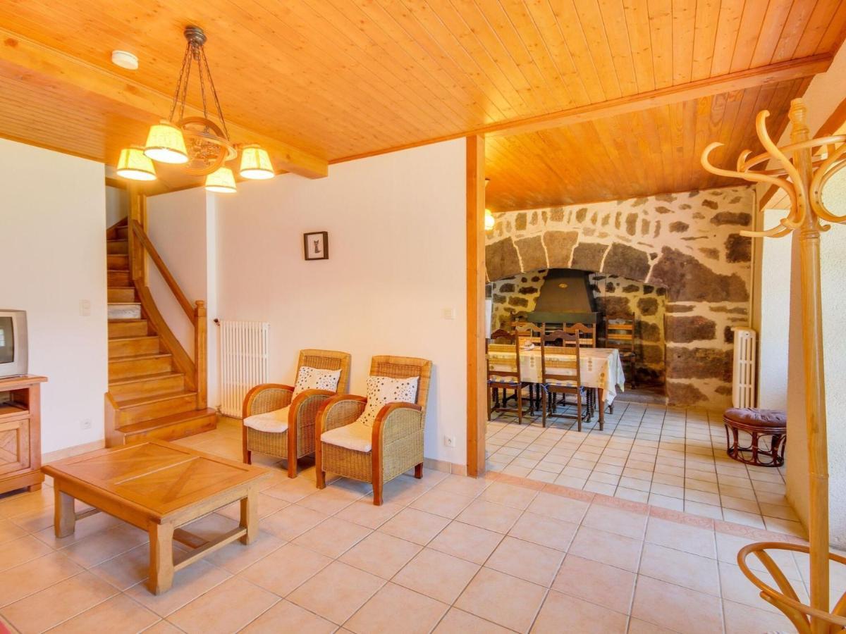 Beautiful Villa In The Parc Des Volcans D Auvergne Vic-sur-Cère Exteriér fotografie