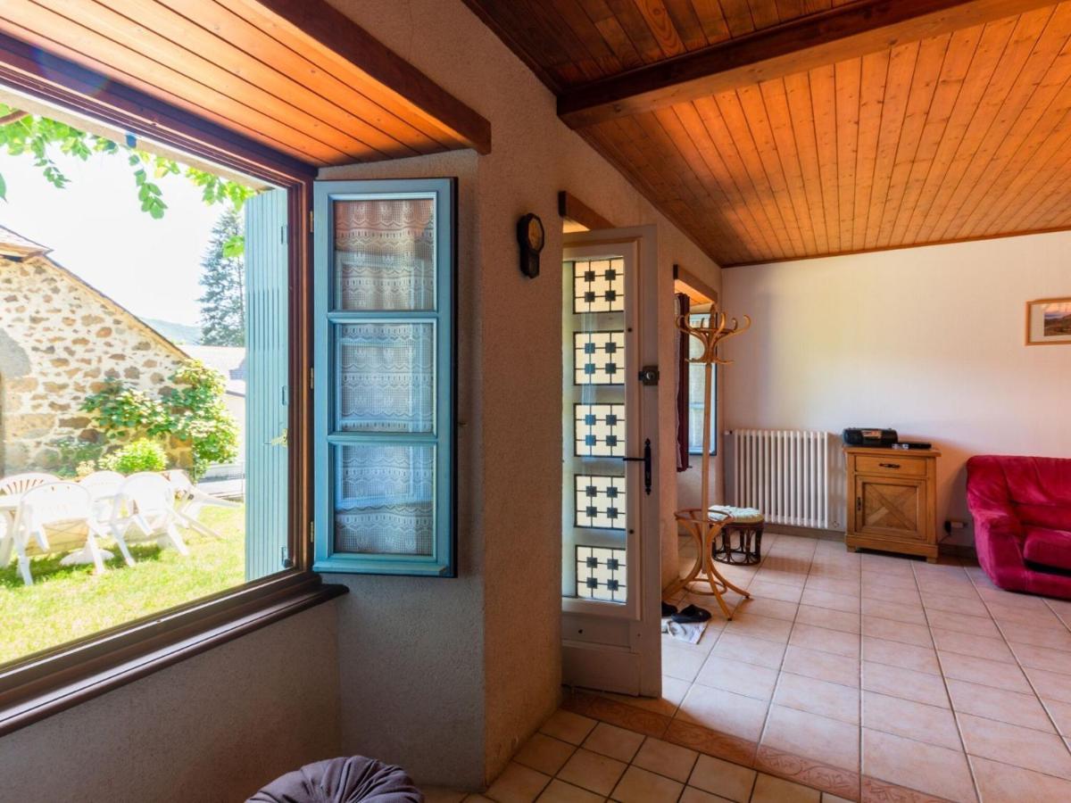 Beautiful Villa In The Parc Des Volcans D Auvergne Vic-sur-Cère Exteriér fotografie