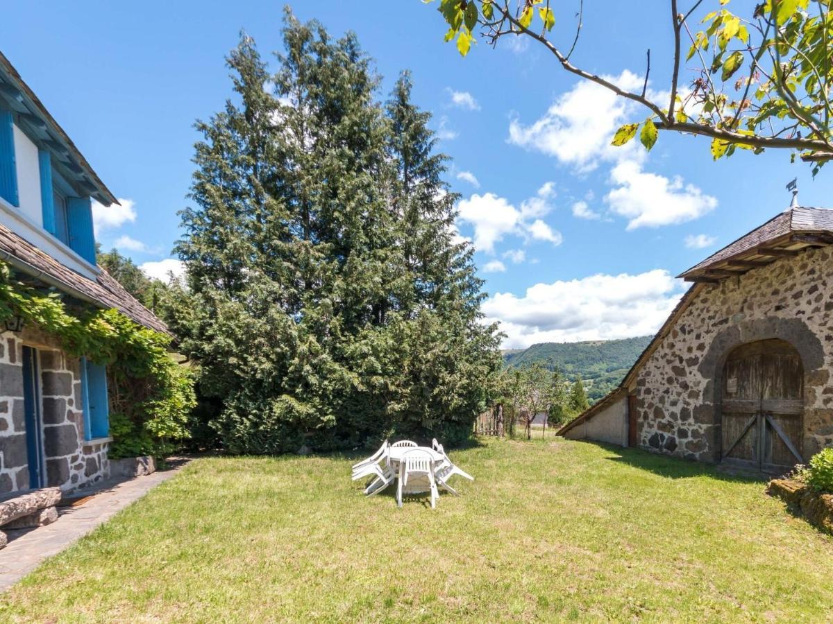 Beautiful Villa In The Parc Des Volcans D Auvergne Vic-sur-Cère Exteriér fotografie