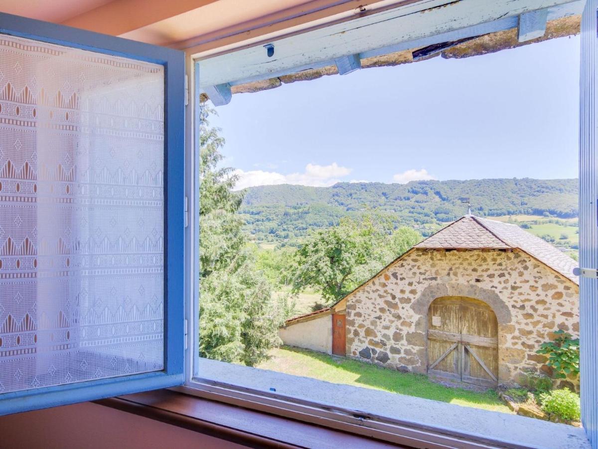 Beautiful Villa In The Parc Des Volcans D Auvergne Vic-sur-Cère Exteriér fotografie