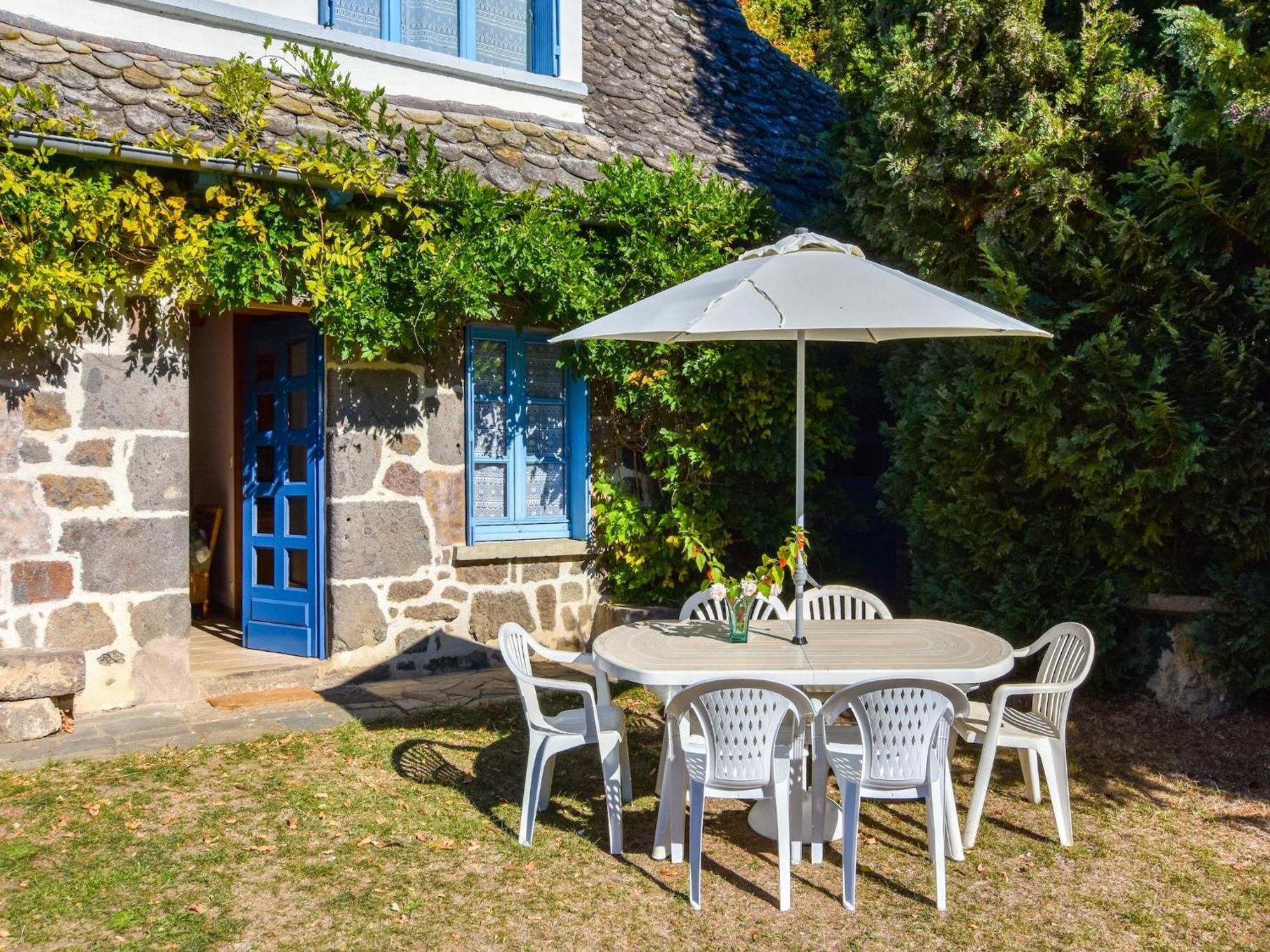 Beautiful Villa In The Parc Des Volcans D Auvergne Vic-sur-Cère Exteriér fotografie